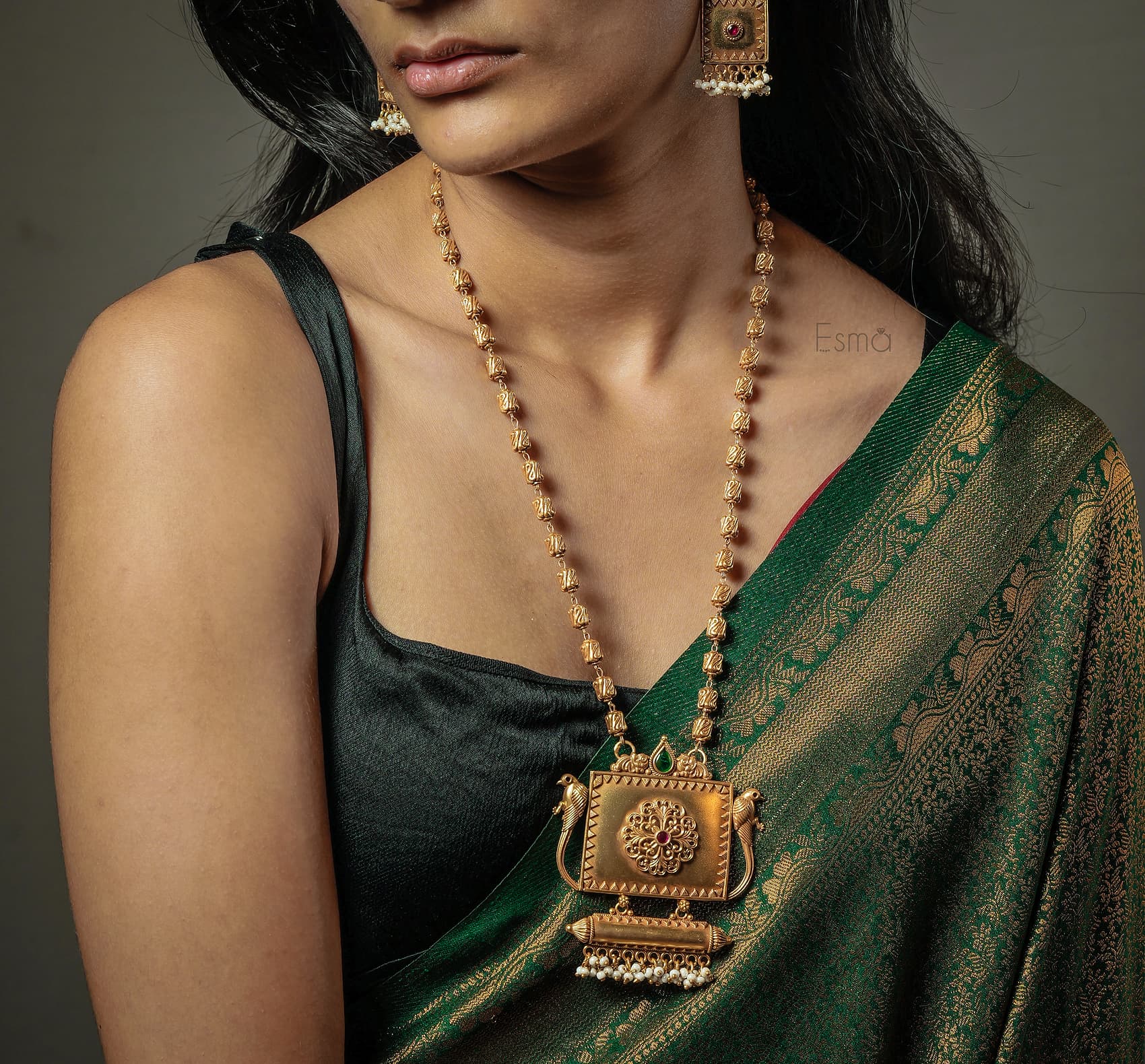 jewelry-on-female-body-in-indian-dress-2025-09-10-23-24-26-utc 1.jpg