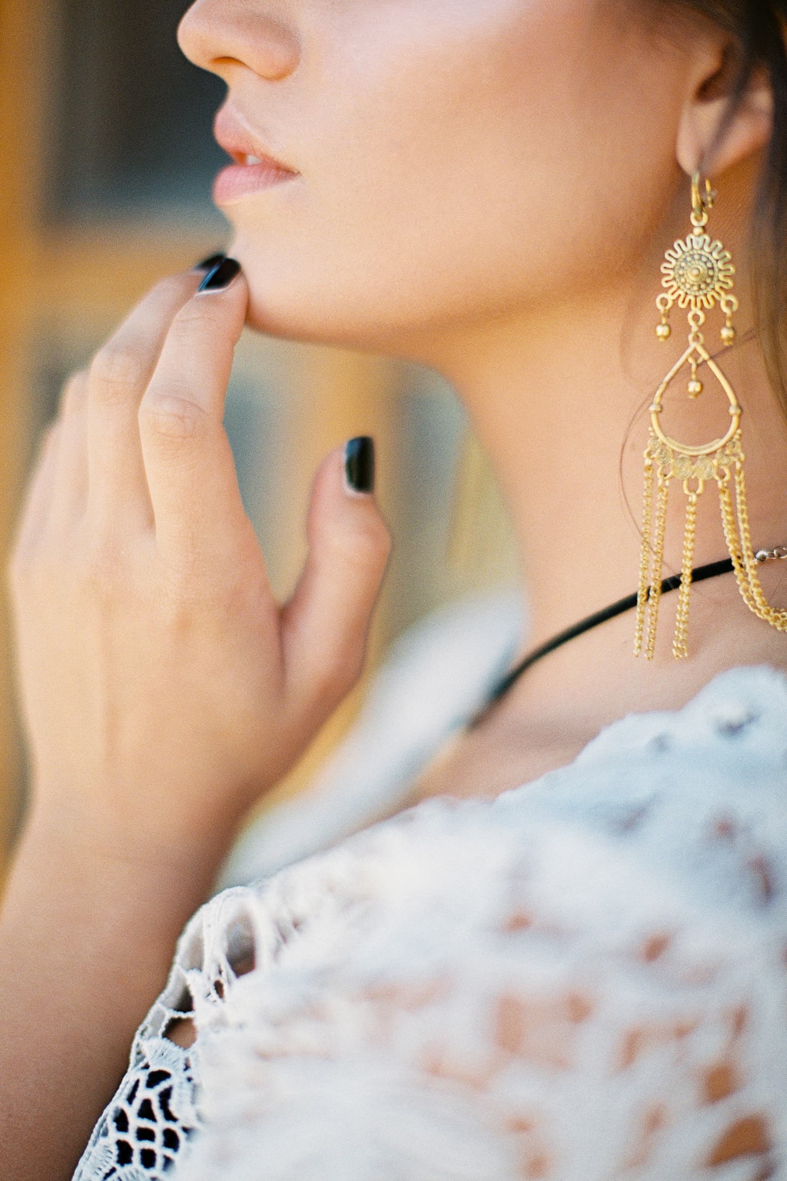 young-woman-touches-her-chin-with-her-fingers-clo-2025-01-08-10-40-53-utc 1.jpg
